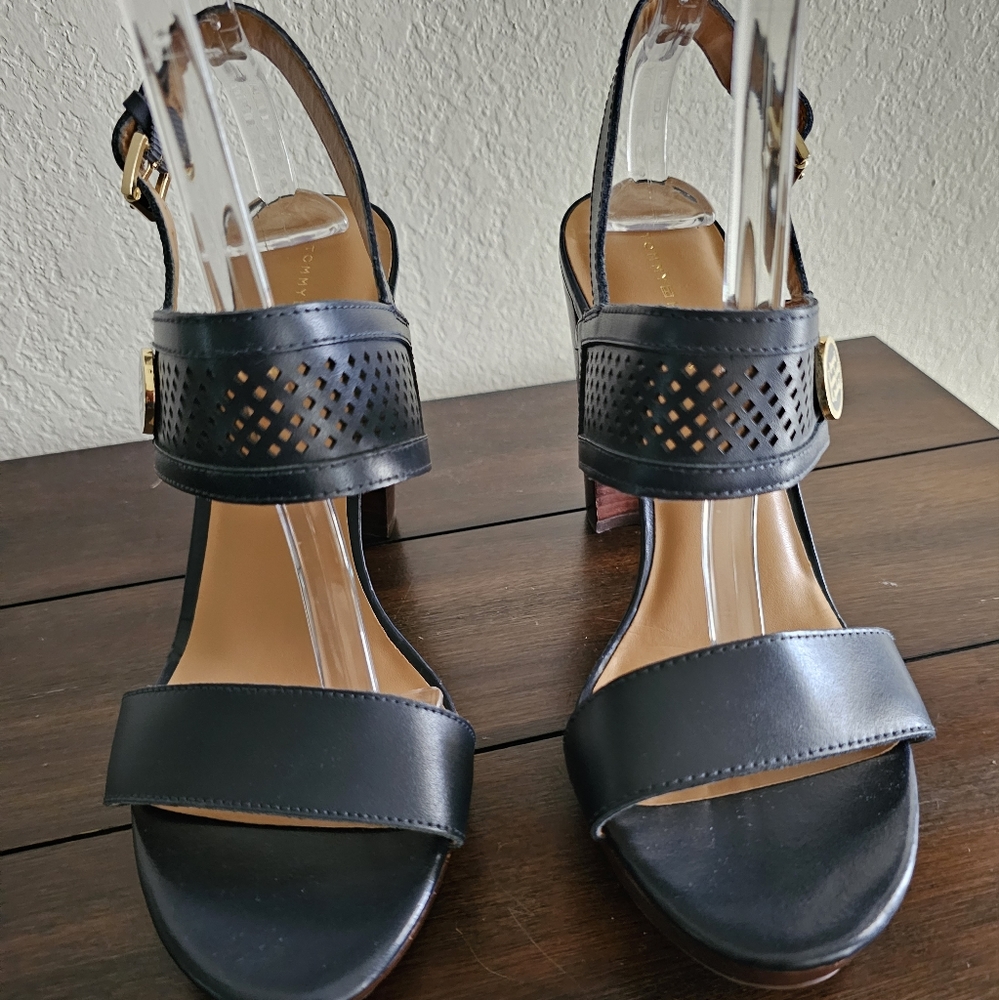 Tommy Hilfiger navy slingback sandal.  10M. New without box.